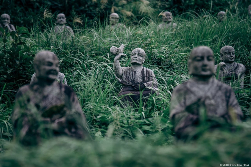Creepy Japanese village where only statues live