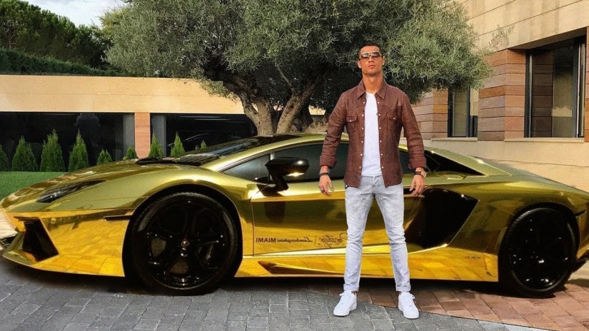 Cristiano Ronaldo bought the most expensive car in the world — Bugatti La Voiture Noire