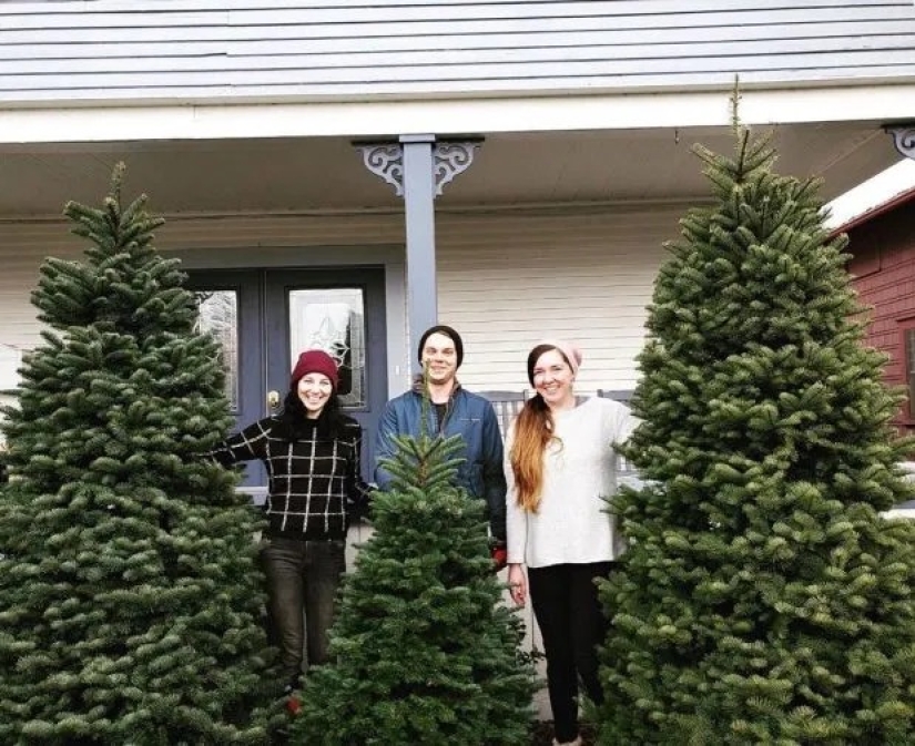 Criticados por la gente, pero felices juntos: el trío amoroso cría a seis hijos y considera su unión ideal