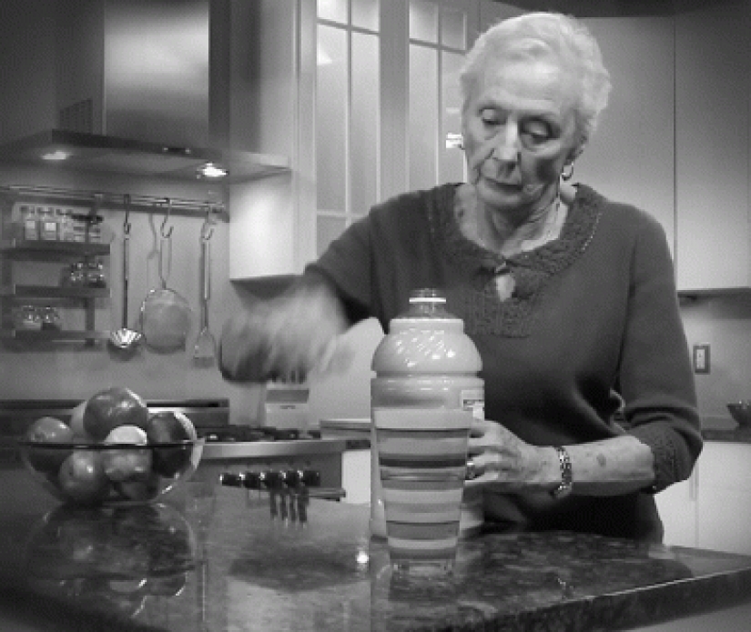 Crooked actors from TV stores Crooked actors from TV stores