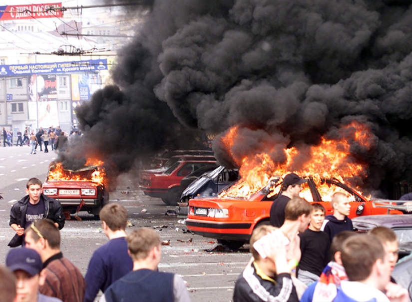 Cruel y aterrador: hace exactamente 16 años, los fanáticos del fútbol destrozaron la plaza Manezhnaya