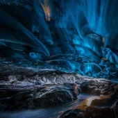 Cueva de otro mundo en el glaciar Vatnajökull