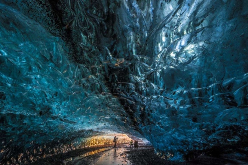 Cueva de otro mundo en el glaciar Vatnajökull