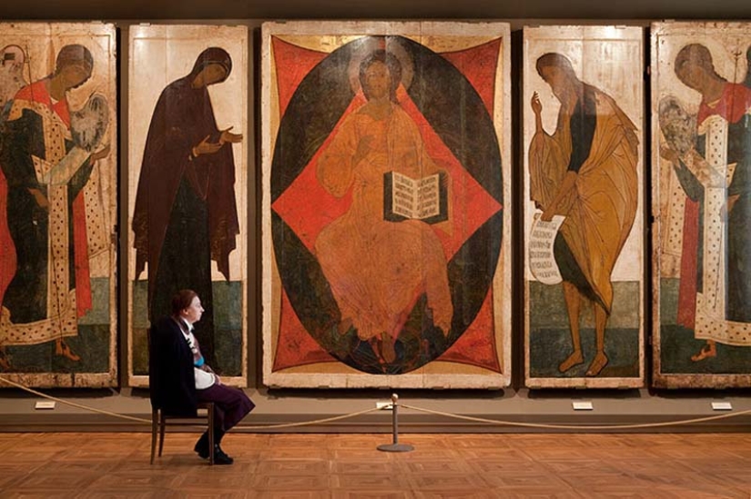 Curiosa serie de fotos "Cuidadores de museos rusos" Curiosa serie de fotos "Cuidadores de museos rusos"