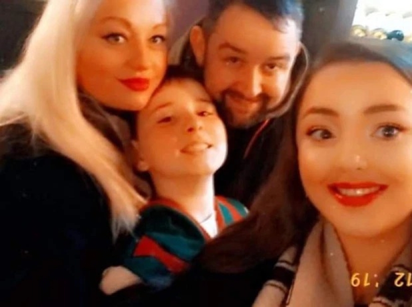 Daughters-mothers: 41-year-old British woman hangs out in clubs with her daughter and her friends