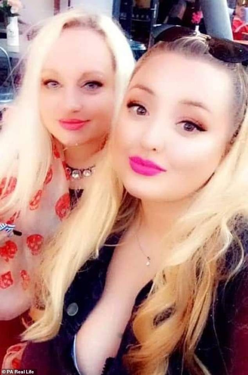 Daughters-mothers: 41-year-old British woman hangs out in clubs with her daughter and her friends