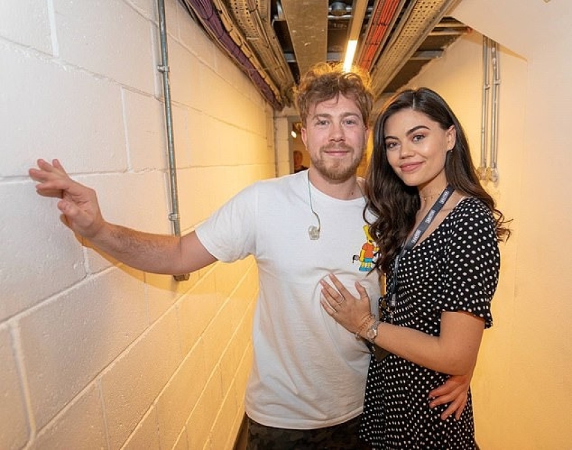 De marginada a estrella de YouTube: una niña que fue despreciada en la escuela ha construido una brillante carrera en las redes sociales
