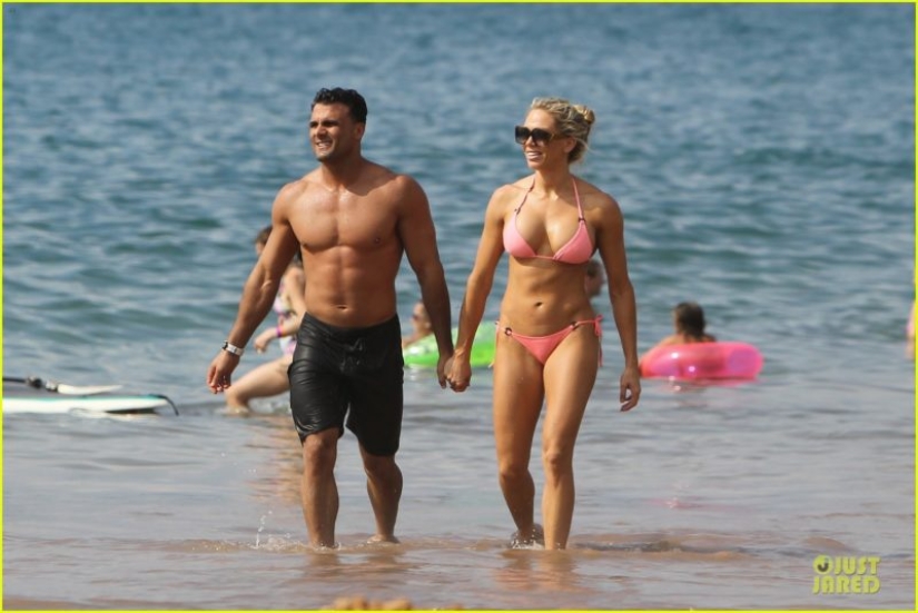 "De príncipes en el barro": la ex esposa de una estrella de Hollywood, una hermosa modelo se convirtió en una mujer sin hogar