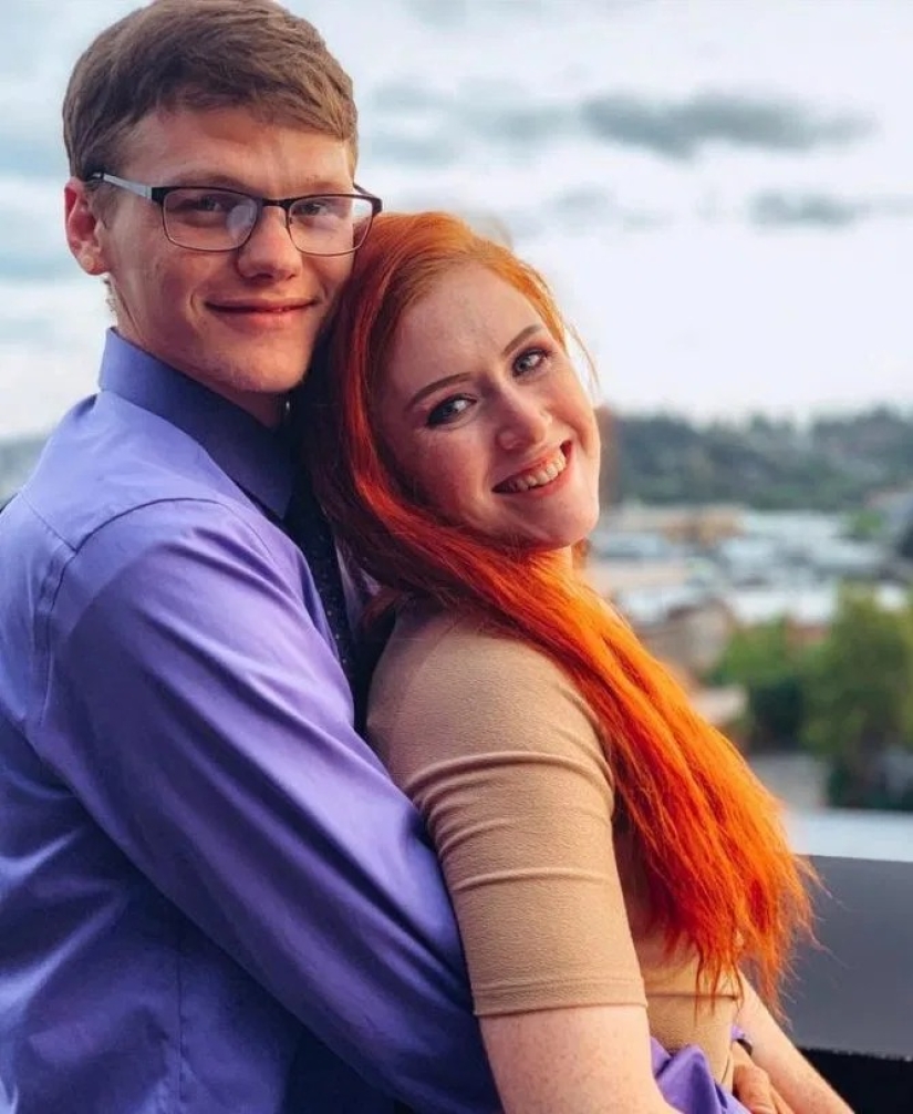 De tres en tres: una familia polígama cría a tres hijos y está lista para una nueva relación