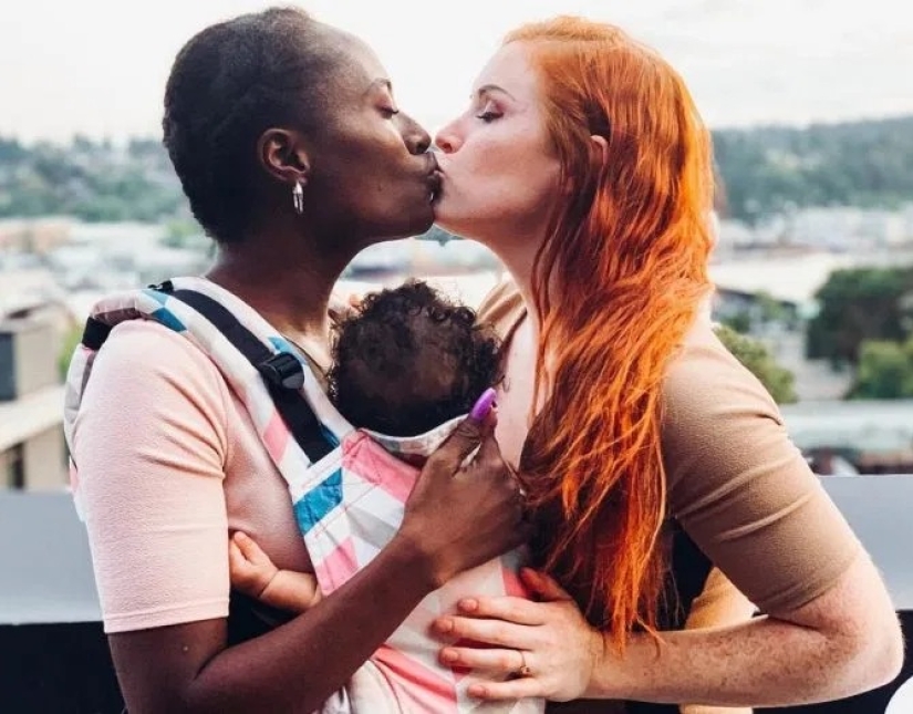 De tres en tres: una familia polígama cría a tres hijos y está lista para una nueva relación