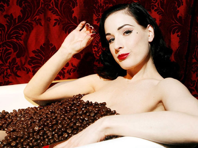 De vendedora de lencería a Reina del Burlesque: La historia de Dita von Teese
