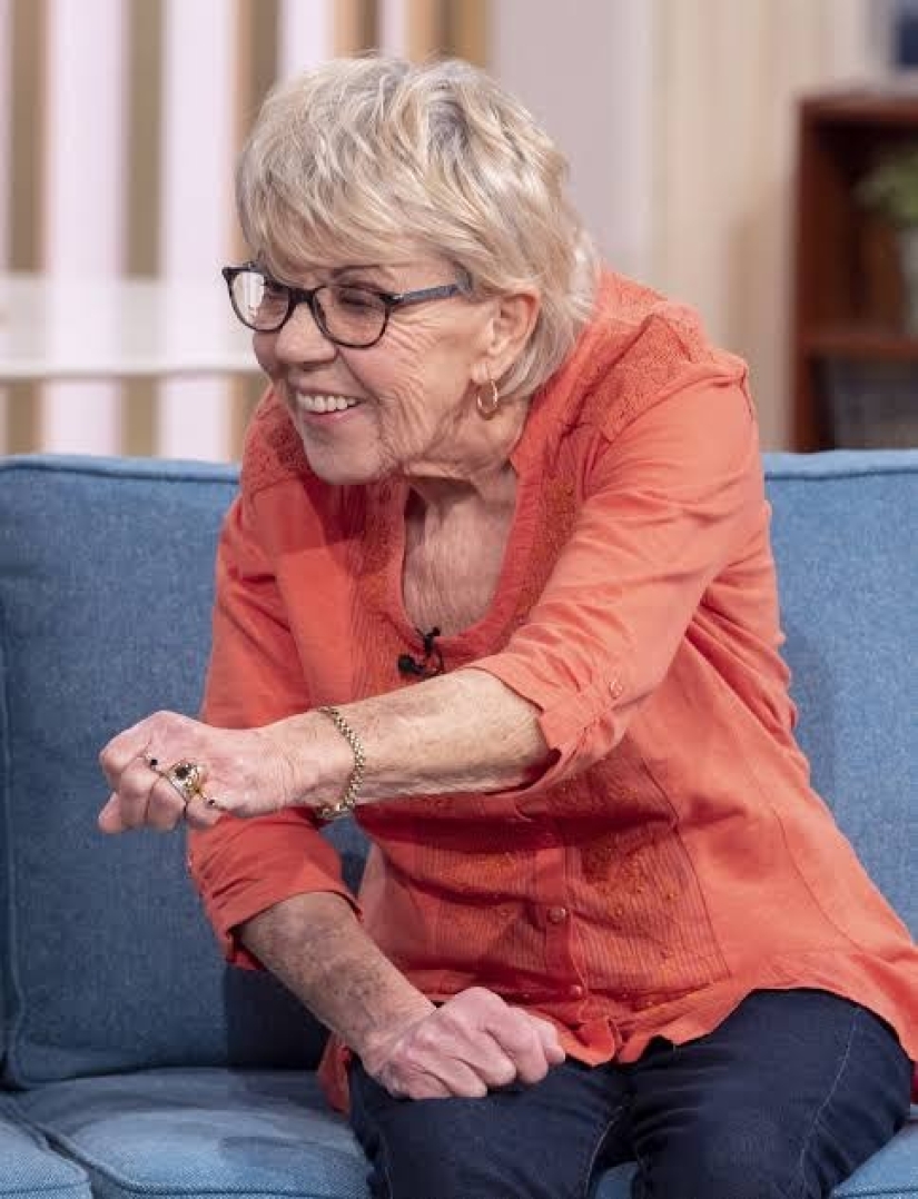 De vuelta en el caballo: una mujer británica de 80 años contó sobre sexo apasionado con un egipcio de 35 años