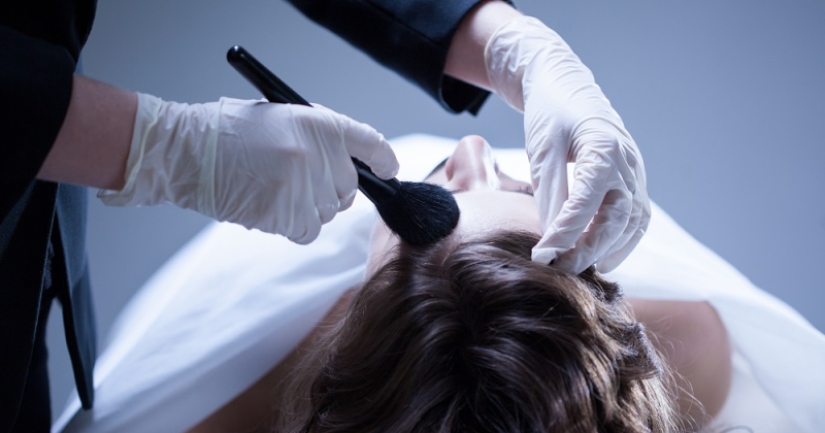 Death had attracted her since childhood: interview with a thanatopractician — a man who makes the dead beautiful