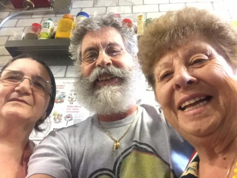 Delicioso Abuela: restaurante, contrató a los abuelos de diferentes nacionalidades, para cocinar comida casera Delicioso Abuela: restaurante, contrató a los abuelos de diferentes nacionalidades, para cocinar comida casera