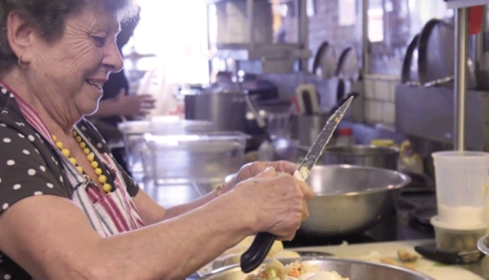 Delicioso Abuela: restaurante, contrató a los abuelos de diferentes nacionalidades, para cocinar comida casera Delicioso Abuela: restaurante, contrató a los abuelos de diferentes nacionalidades, para cocinar comida casera