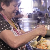 Delicious Granny: restaurant, hired grandparents of different nationalities, to cook homemade food