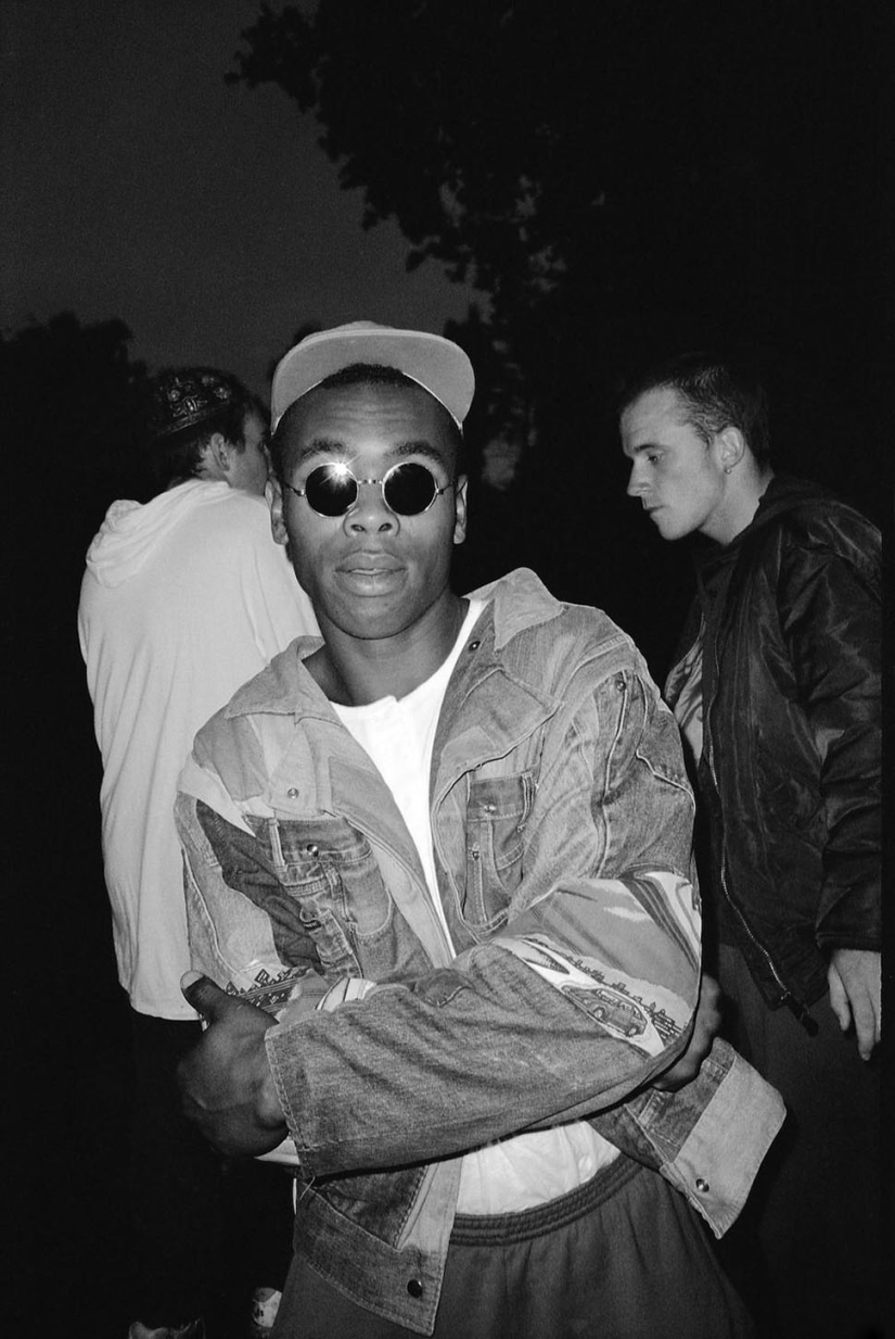 Descuido de la vida nocturna de los Británicos en los 80-90‑s de la lente en el club fotógrafo Adam Friedman