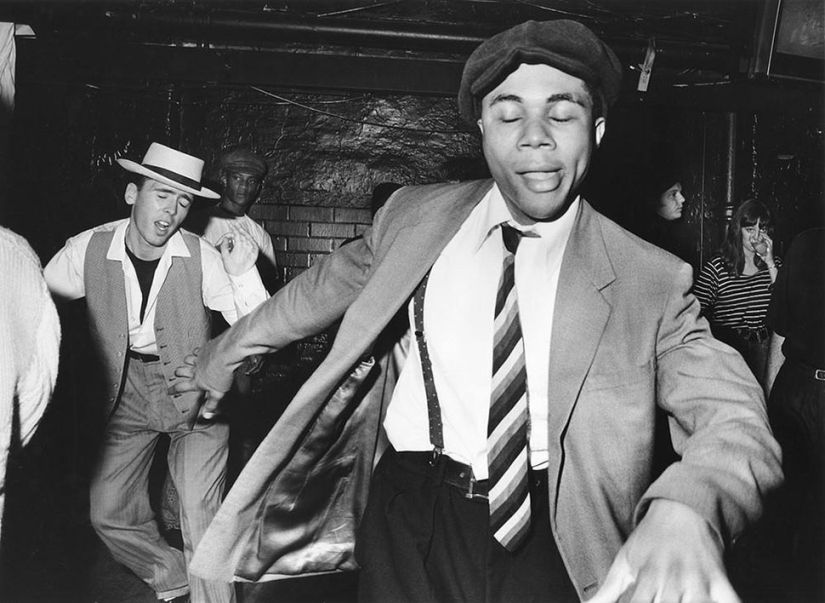 Descuido de la vida nocturna de los Británicos en los 80-90‑s de la lente en el club fotógrafo Adam Friedman