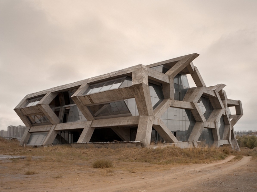 Deserted ghost towns in China