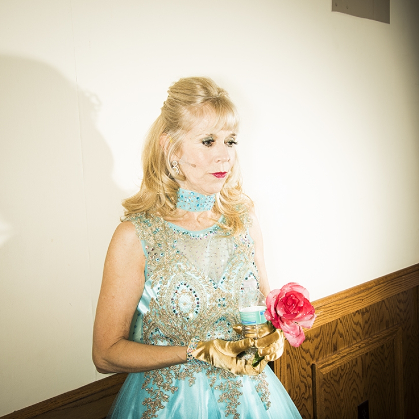 Detrás de escena del concurso de belleza Miss Age America