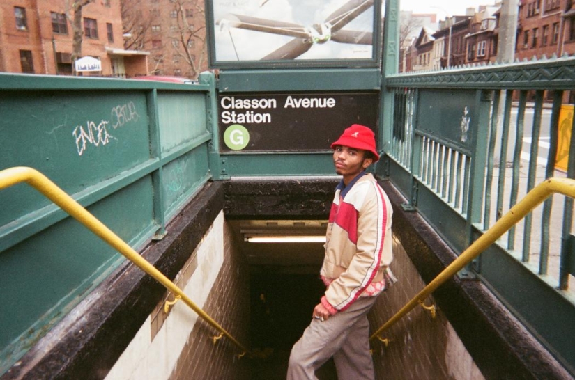 "Diary of a one-off": the photographer sent 10 cameras around the world and was sent 10 thousand stories