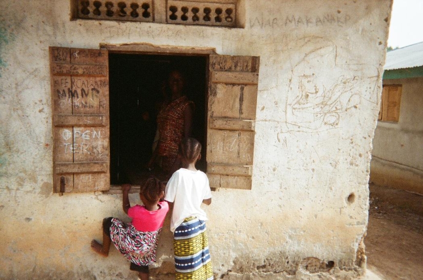 "Diary of a one-off": the photographer sent 10 cameras around the world and was sent 10 thousand stories