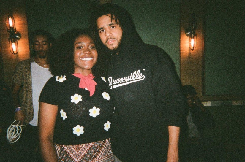 "Diary of a one-off": the photographer sent 10 cameras around the world and was sent 10 thousand stories