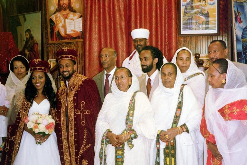 "Diary of a one-off": the photographer sent 10 cameras around the world and was sent 10 thousand stories