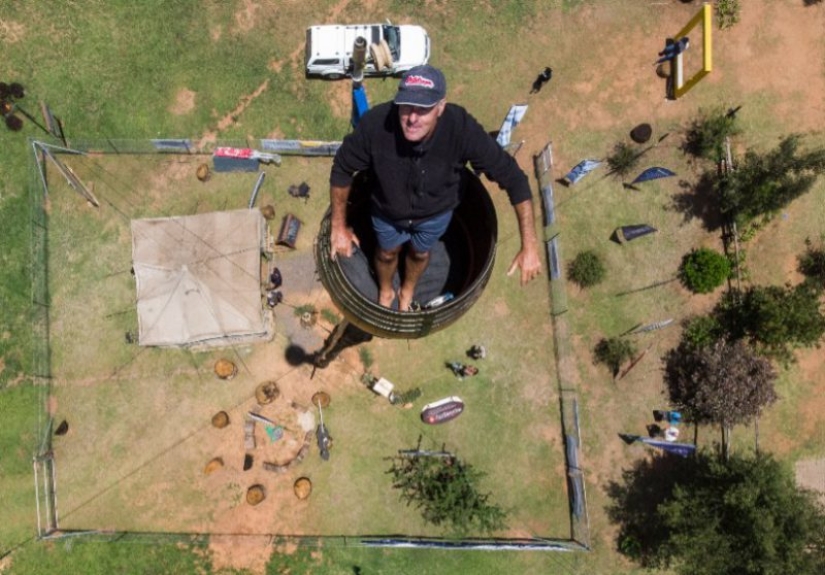 Diógenes del siglo XXI: ¿por qué un buzo de sudáfrica vive en un barril en un poste