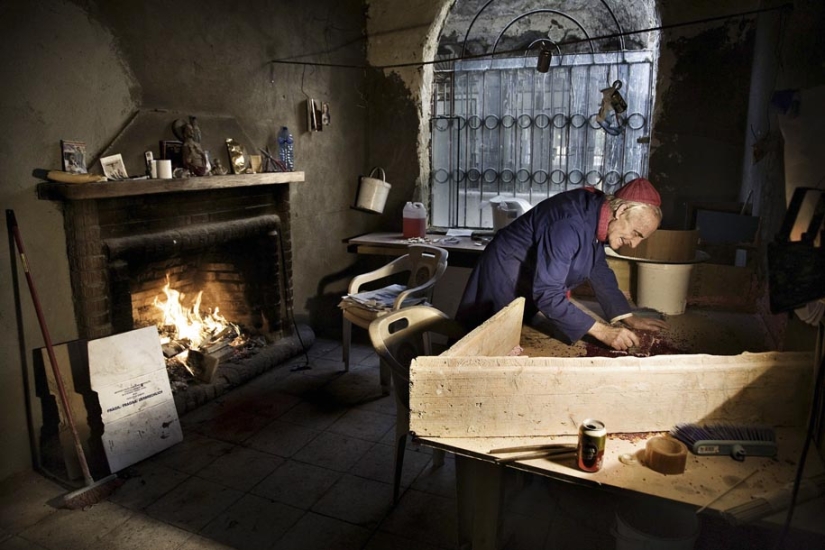 Dios te ayude: Un monje de 91 años ha estado construyendo una gran catedral por su cuenta durante medio siglo