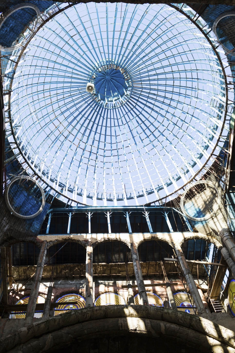 Dios te ayude: Un monje de 91 años ha estado construyendo una gran catedral por su cuenta durante medio siglo