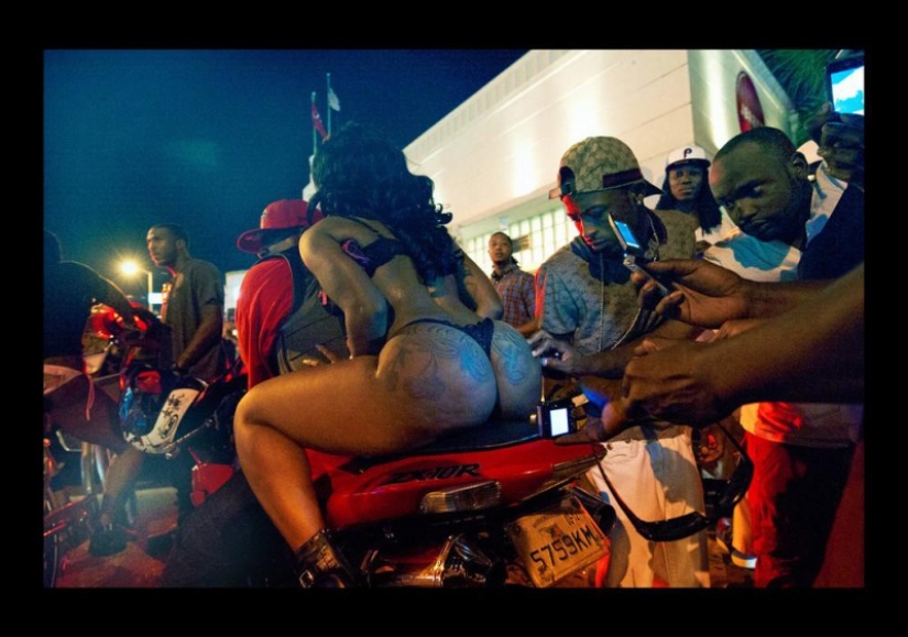 Dirty Dancing: How rappers hang out in Atlanta strip clubs Dirty Dancing: How rappers hang out in Atlanta strip clubs