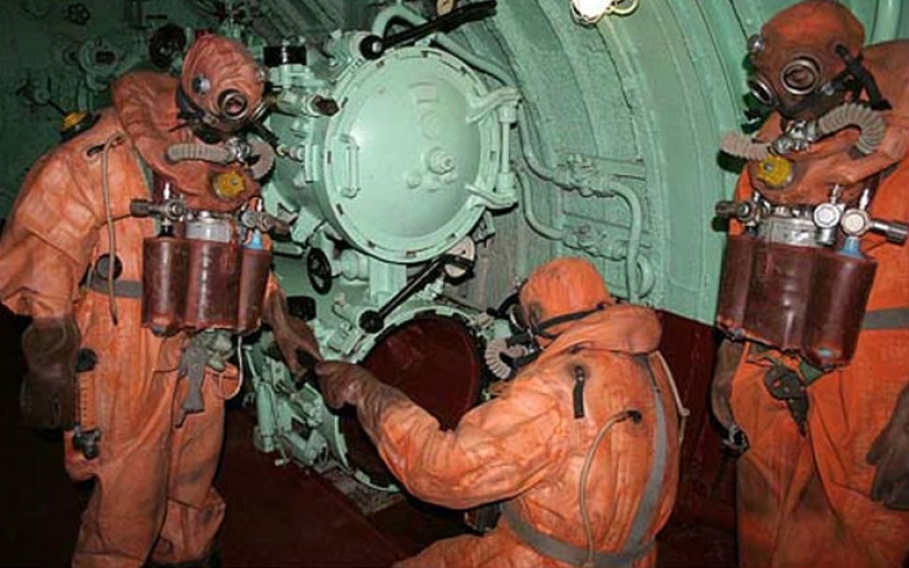 Diseccionar en el "pepino negro": cómo es el servicio en un submarino nuclear