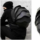 Diseñadores de Colombia han creado una mochila-caparazón de neumáticos viejos