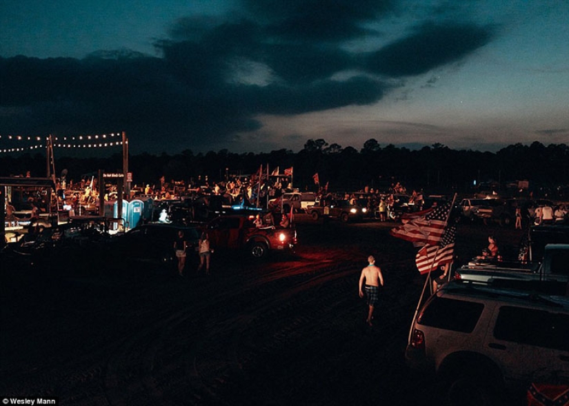 Diviértete, clase trabajadora: cómo se relajan los estadounidenses comunes Diviértete, clase trabajadora: cómo se relajan los estadounidenses comunes
