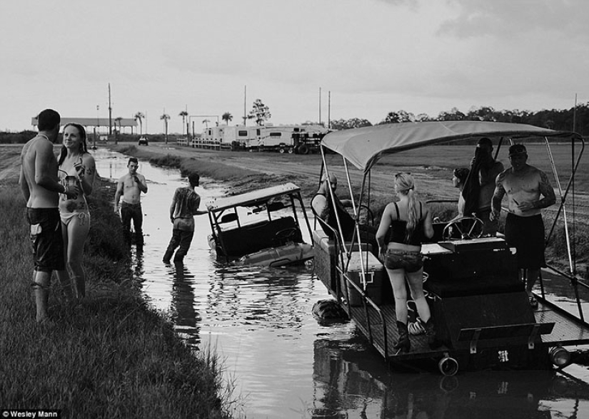 Diviértete, clase trabajadora: cómo se relajan los estadounidenses comunes Diviértete, clase trabajadora: cómo se relajan los estadounidenses comunes