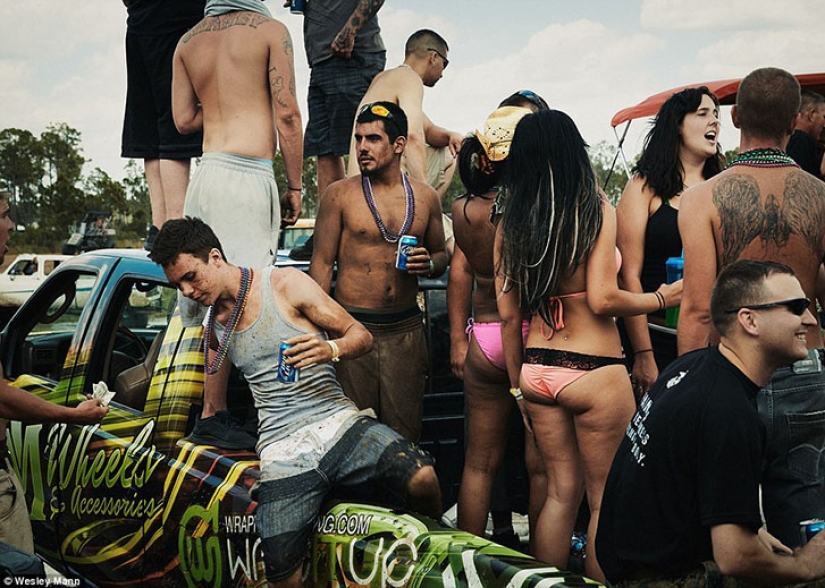 Diviértete, clase trabajadora: cómo se relajan los estadounidenses comunes Diviértete, clase trabajadora: cómo se relajan los estadounidenses comunes