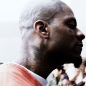 "Do you want someone to look in your ass?!": a non-childish show for children shocked a battered America