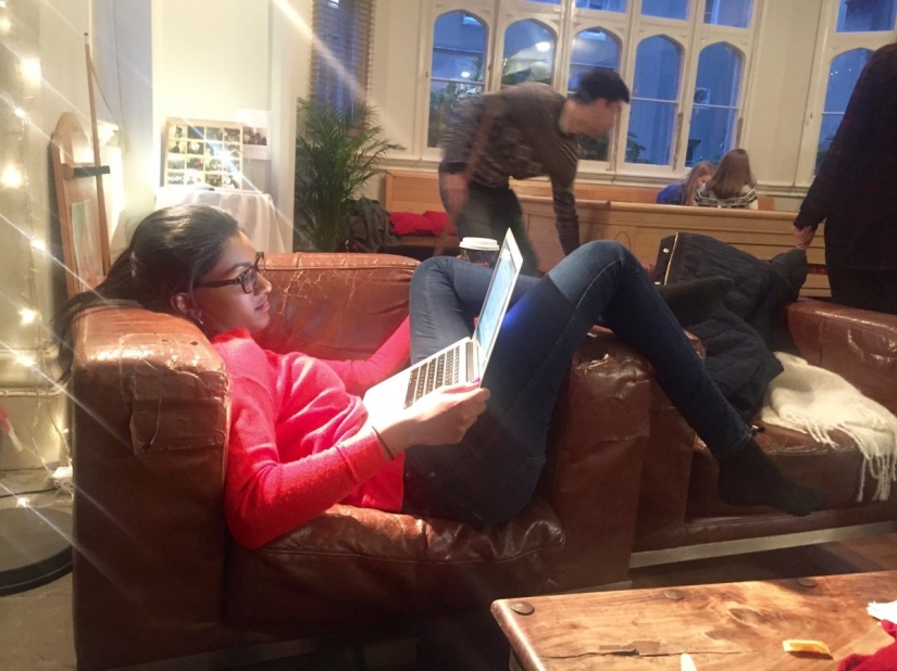 Doing homework at the fountain of the XIV century: one day in the life of a Cambridge student