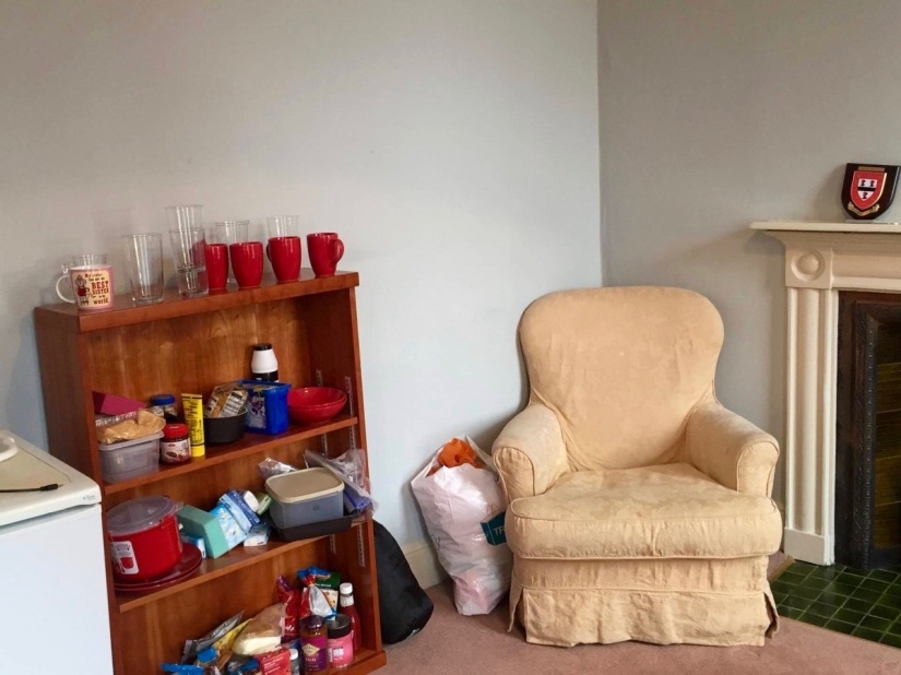 Doing homework at the fountain of the XIV century: one day in the life of a Cambridge student