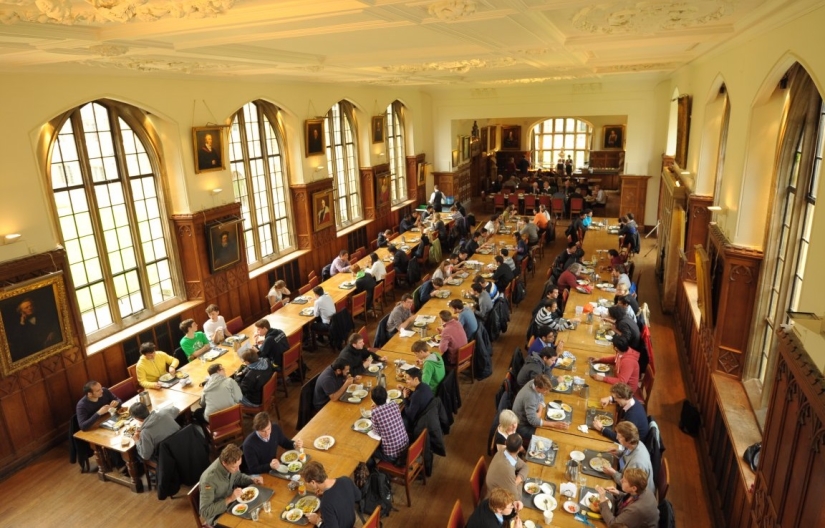 Doing homework at the fountain of the XIV century: one day in the life of a Cambridge student