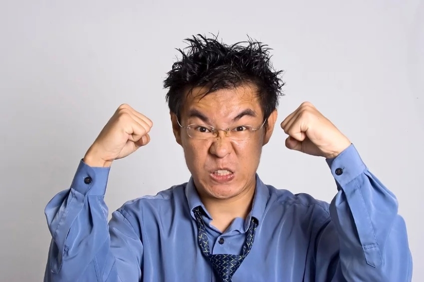 Don't tip, don't get in line, don't poke your finger: what not to do in Japan, so as not to offend the locals