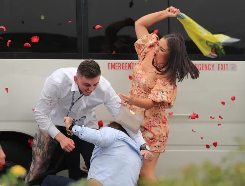 Don't wake the beast in her: a girl whipped a bully with a bouquet during a mass brawl at a horse race in Australia