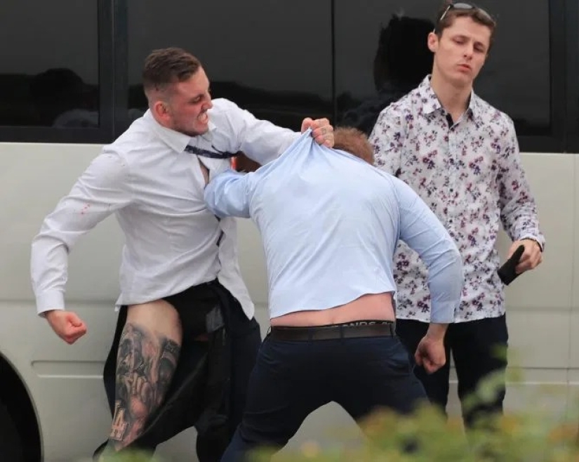 Don't wake the beast in her: a girl whipped a bully with a bouquet during a mass brawl at a horse race in Australia