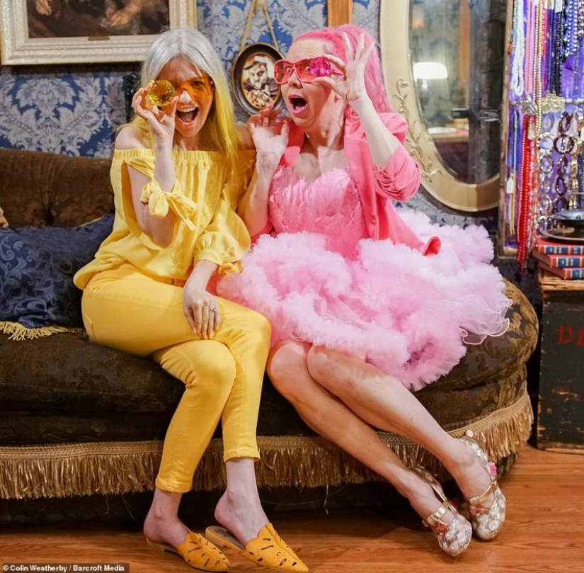 Dos hermanas se conocieron: La Reina del Rosa y la señorita Sunny se hicieron mejores amigas