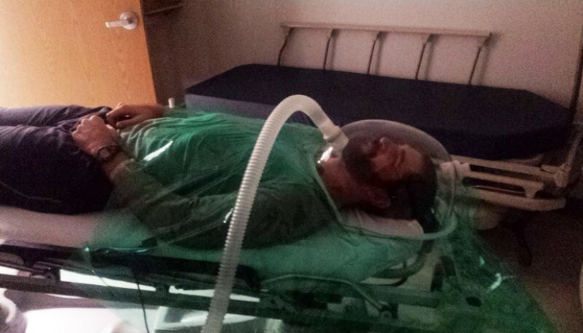 Dream job or bullying? The guy lay for 70 days for 18 thousand dollars Dream job or bullying? The guy lay for 70 days for 18 thousand dollars