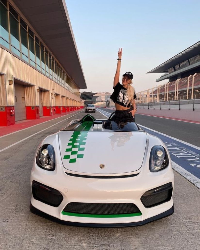 Drive, beauty, speed: How a fragile blonde became a successful influencer of the auto industry