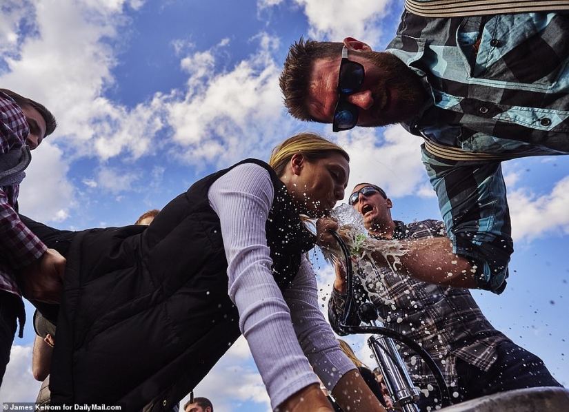 Drunken frenzy, debauchery and bloody skirmishes: how Americans have fun at charity races Drunken frenzy, debauchery and bloody skirmishes: how Americans have fun at charity races