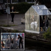 Dutch restaurant planted visitors to have dinner in greenhouses