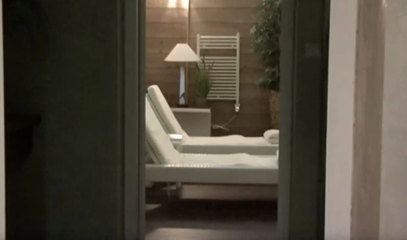 Echemos un vistazo al hotel donde el monarca de Tailandia está en cuarentena con un harén